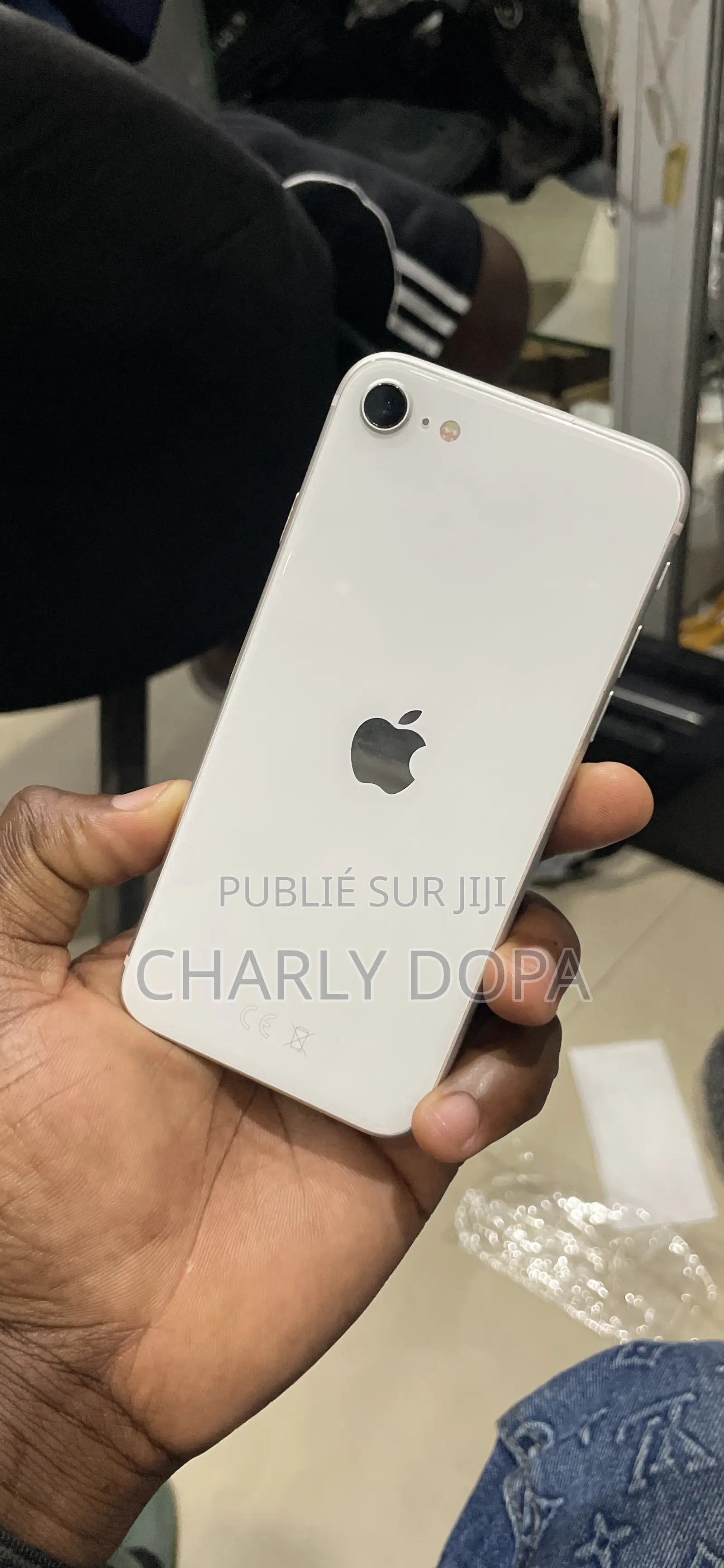 Apple iPhone SE (2020) 64 GB Noir