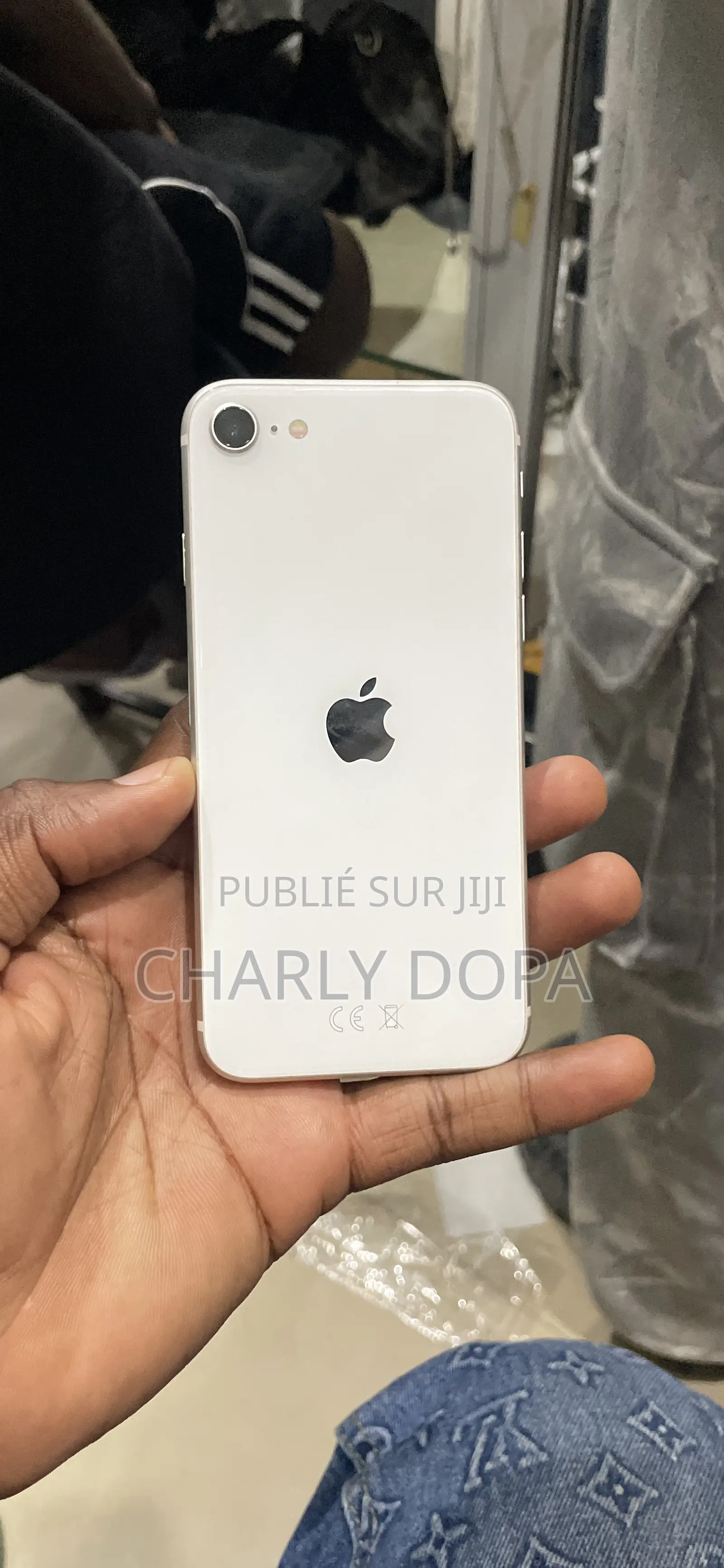 Apple iPhone SE (2020) 64 GB Noir