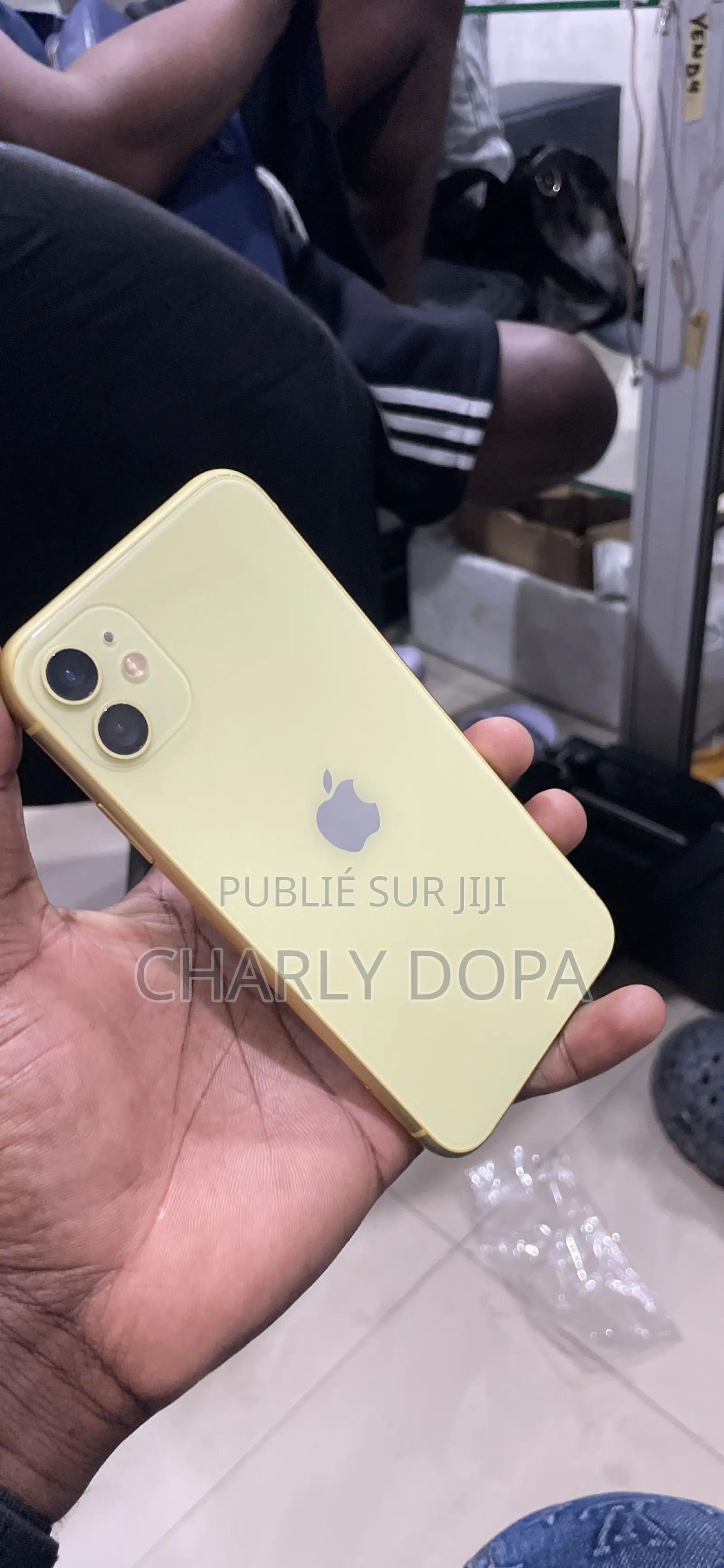 Apple iPhone 11 64 GB Jaune