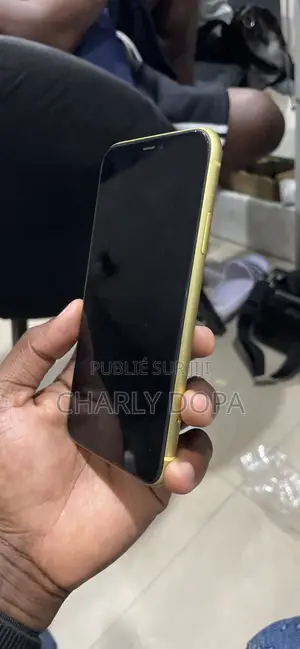 Apple iPhone 11 64 GB Jaune