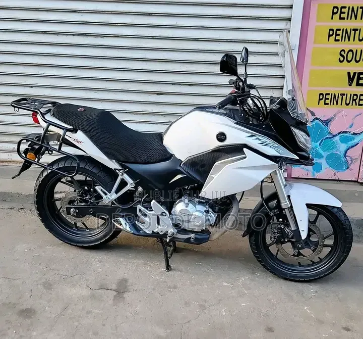 Nouveau Honda CB 2022 Blanc