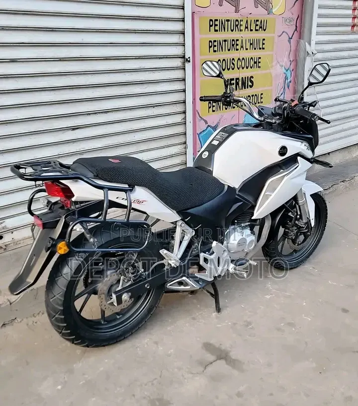 Nouveau Honda CB 2022 Blanc