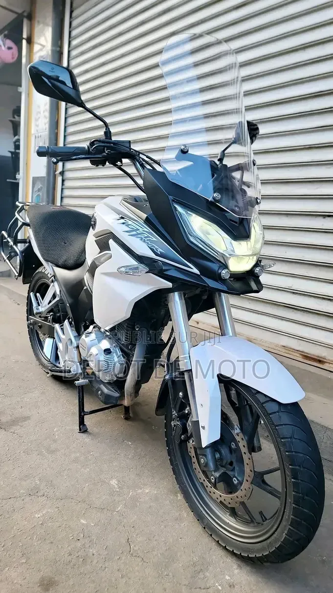 Nouveau Honda CB 2022 Blanc