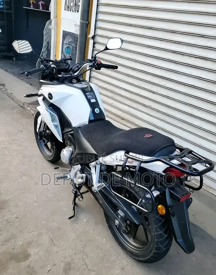 Nouveau Honda CB 2022 Blanc