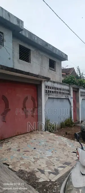 3chbre Villa dans Building House, Cocody à Vendre