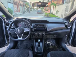 Nissan Kicks 2024 Gris