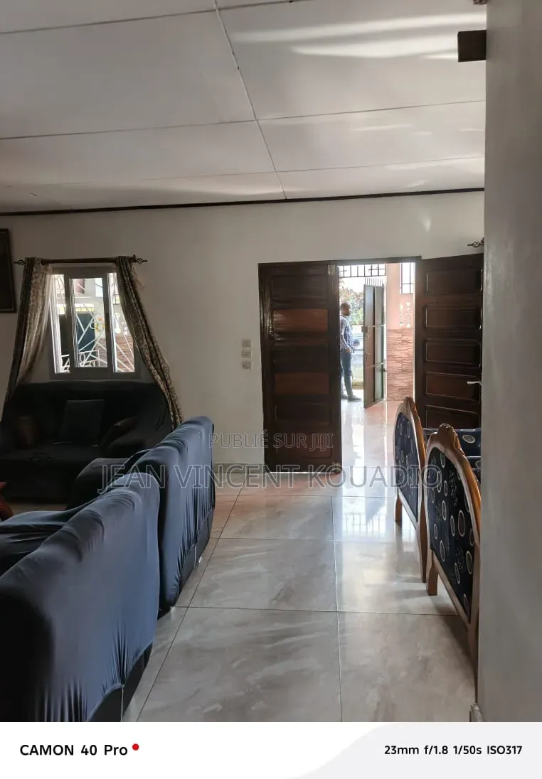 Meublé 5chbre Villa dans Propriétaire Privé, Cocody à Vendre