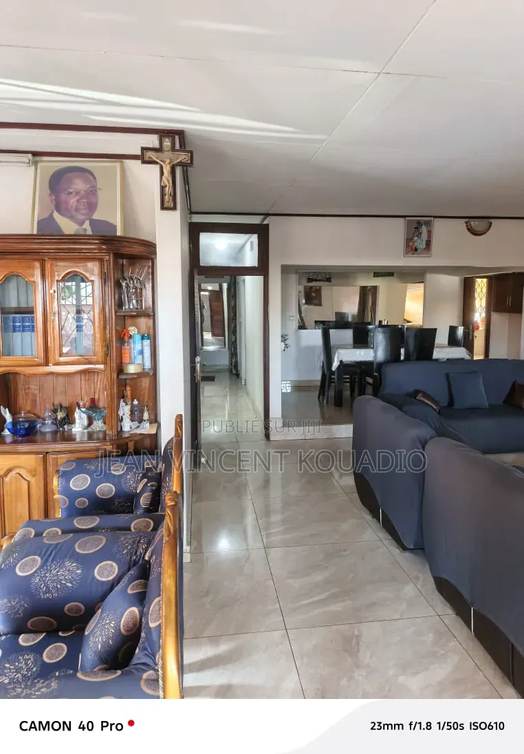 Meublé 5chbre Villa dans Propriétaire Privé, Cocody à Vendre