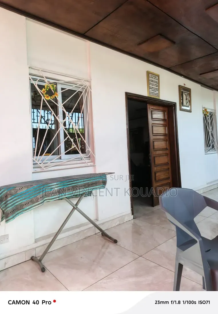 Meublé 5chbre Villa dans Propriétaire Privé, Cocody à Vendre