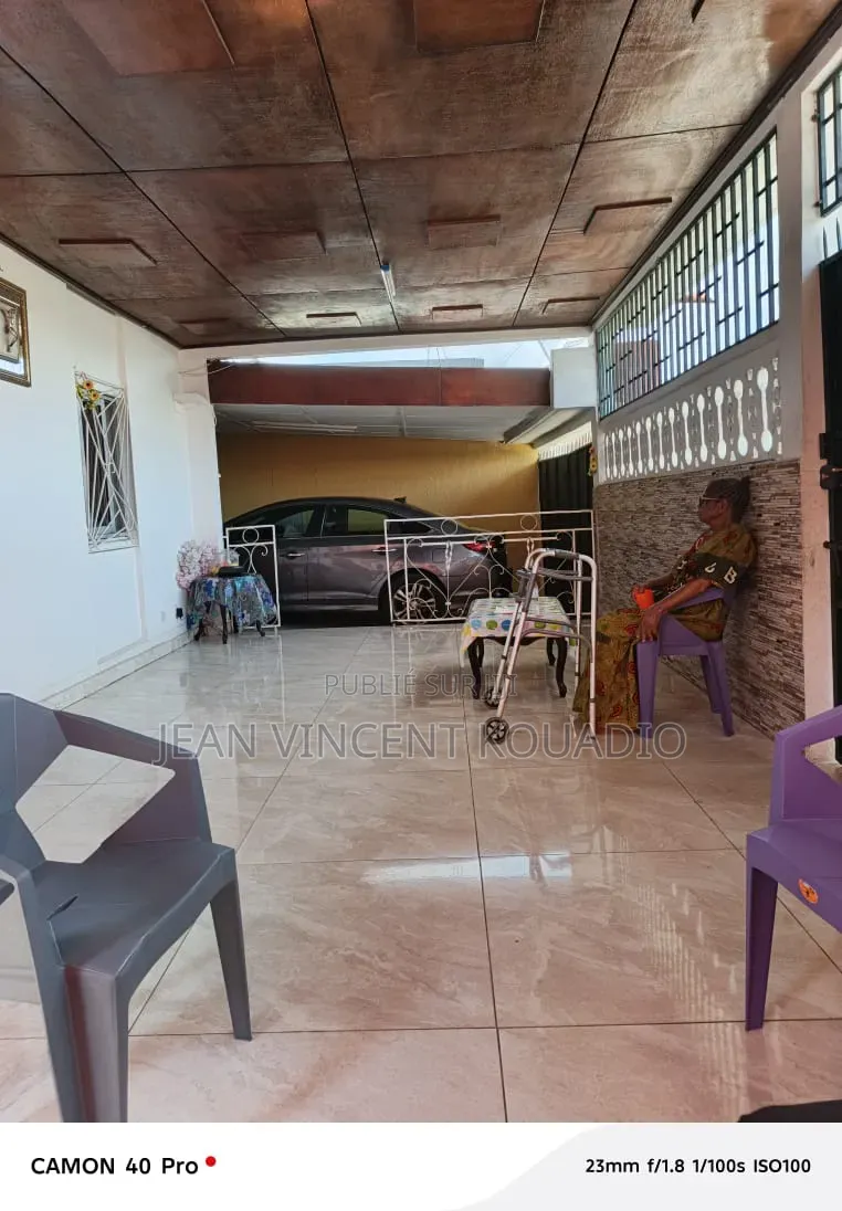 Meublé 5chbre Villa dans Propriétaire Privé, Cocody à Vendre