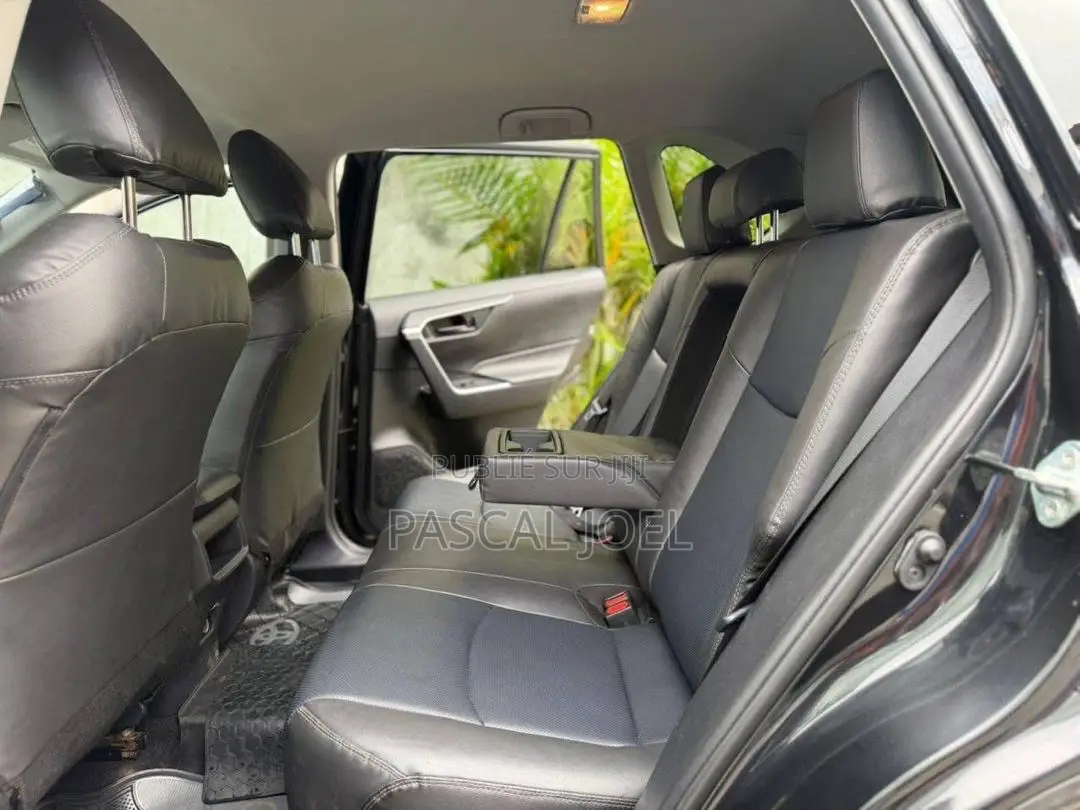 Toyota RAV4 2021 Noir
