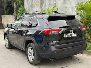 Toyota RAV4 2021 Noir