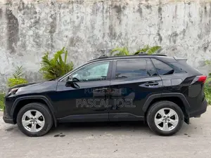 Toyota RAV4 2021 Noir