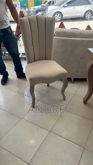 Chaise De Très Bonne Qualité