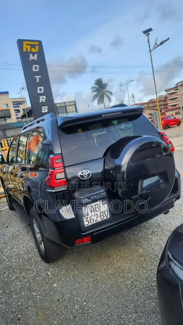 Toyota Land Cruiser Prado 2023 Noir