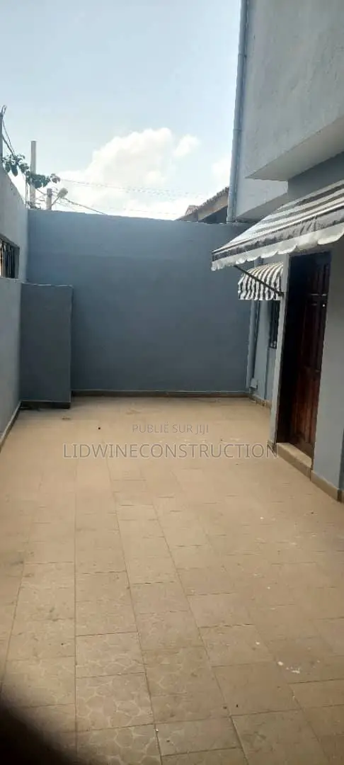 4chbre Villa dans Cocody à Vendre