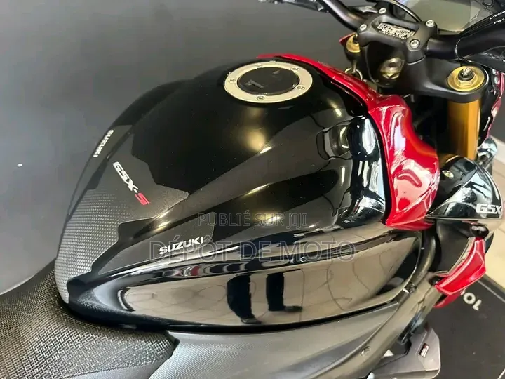 Nouveau Suzuki GSX-S 2015 Rouge