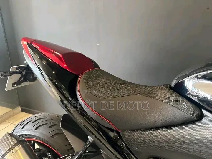 Nouveau Suzuki GSX-S 2015 Rouge