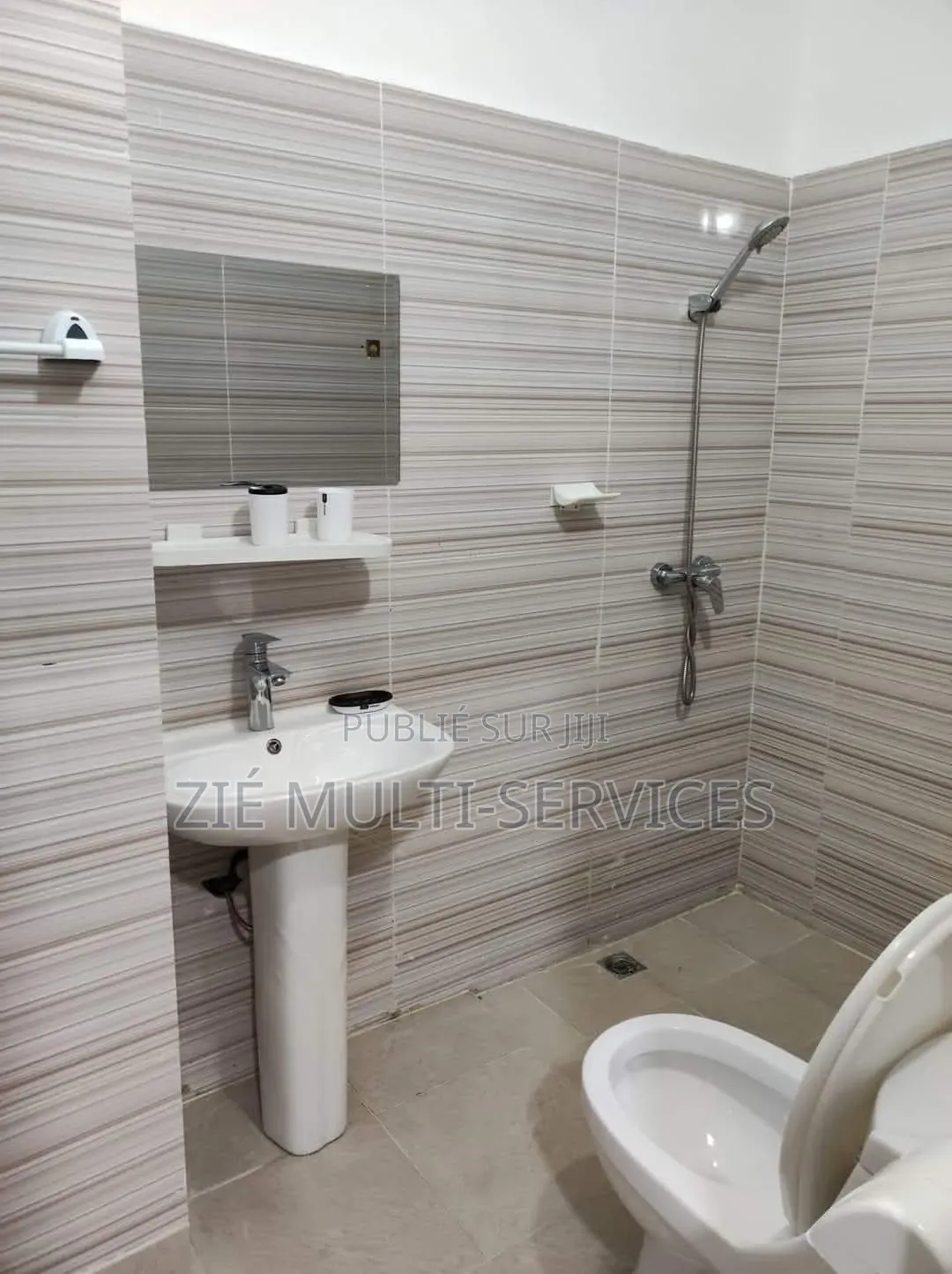 Meublé 4chbre Appartement dans Zié Multi-Service, Cocody à Vendre