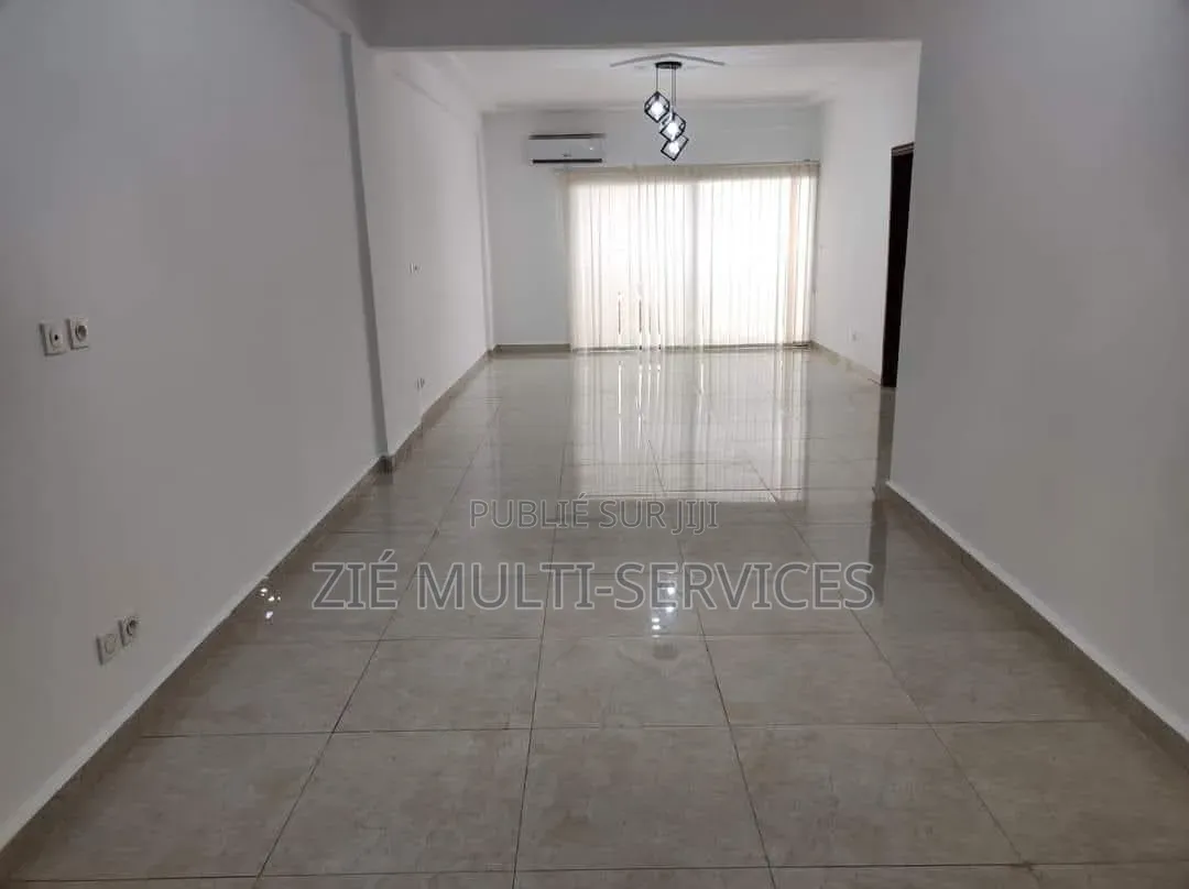 Meublé 4chbre Appartement dans Zié Multi-Service, Cocody à Vendre