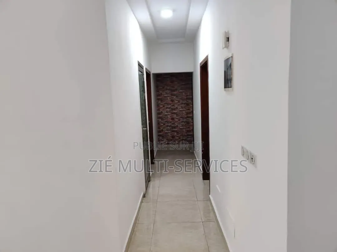 5chbre Duplex dans Zié Multi-Service, Cocody à Vendre