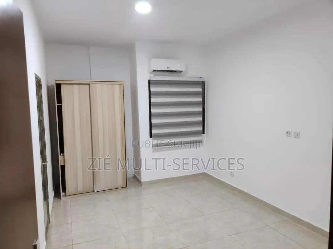 5chbre Duplex dans Zié Multi-Service, Cocody à Vendre