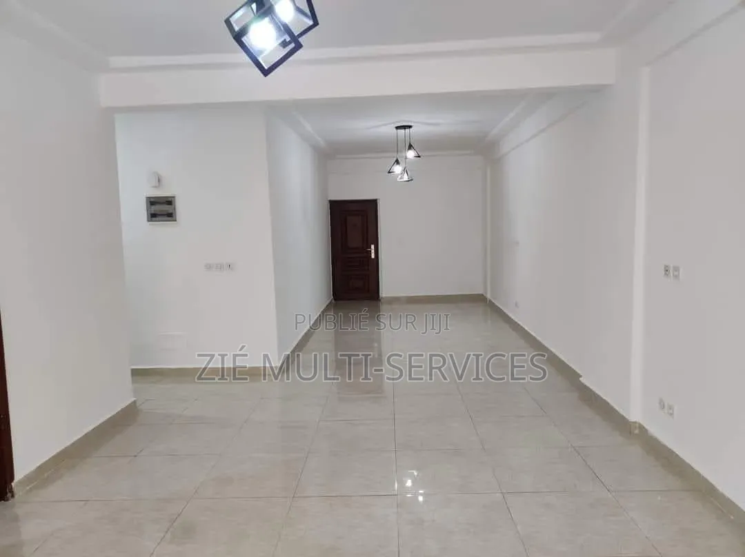 5chbre Duplex dans Zié Multi-Service, Cocody à Vendre