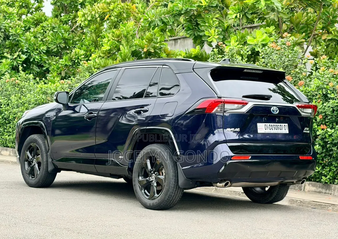 Toyota RAV4 XLE 2022 Bleu