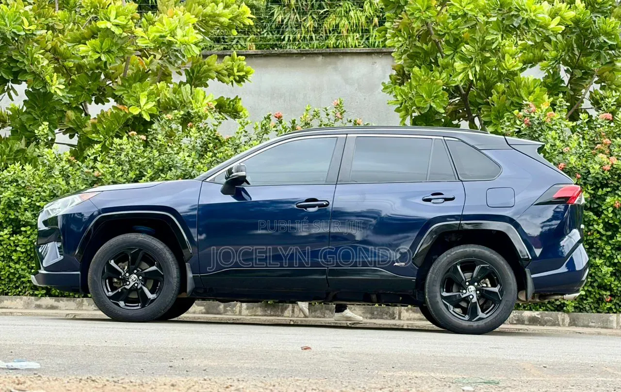 Toyota RAV4 XLE 2022 Bleu
