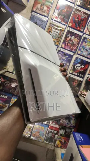 Ps5 Silm Standard Et Une Manette Avec Cd Fc26