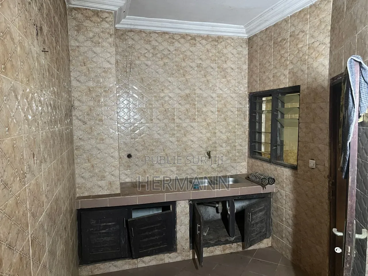5chbre Maison dans Yopougon à Vendre