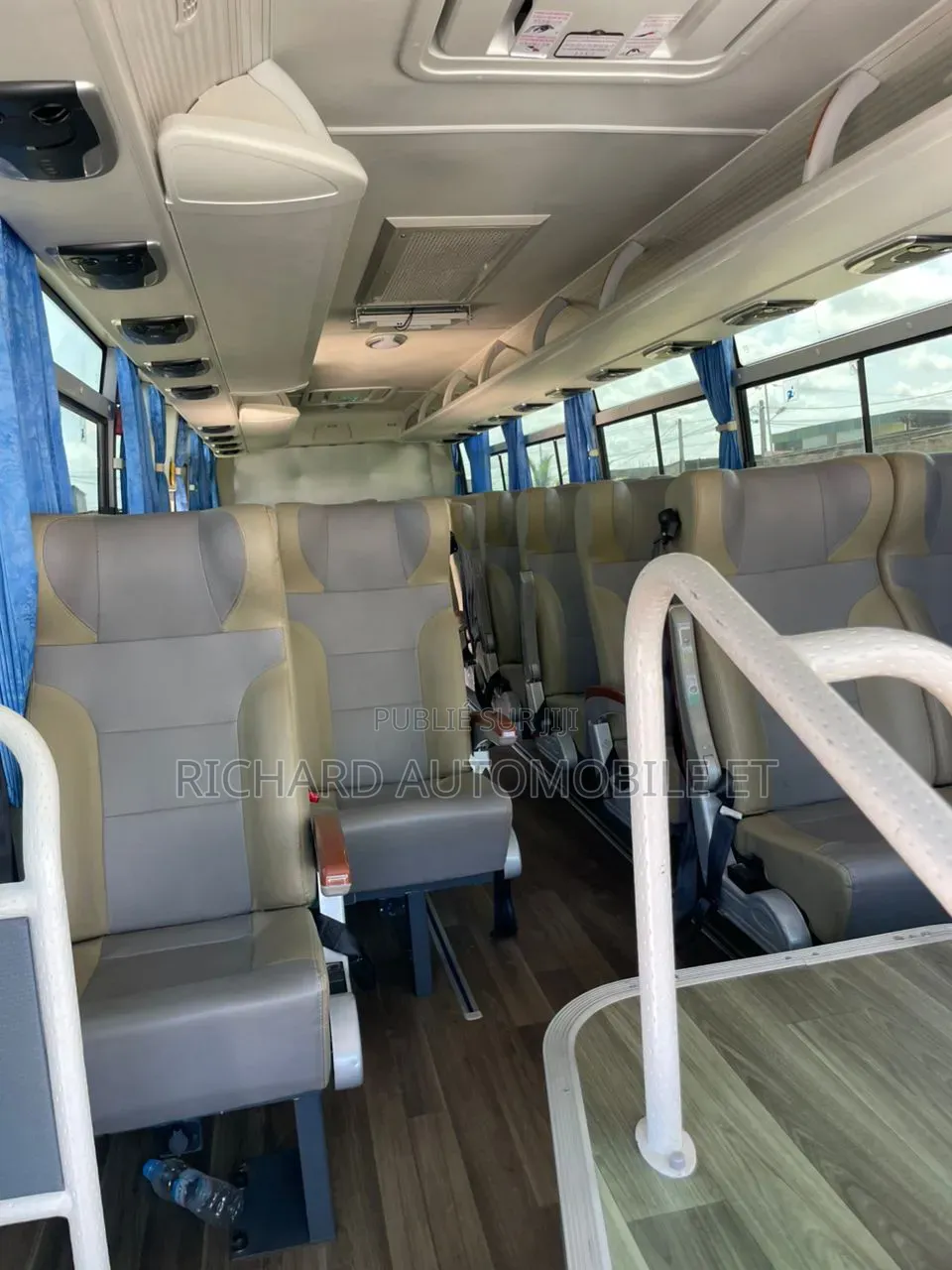 Nouveau Autobus 2025 Blanc