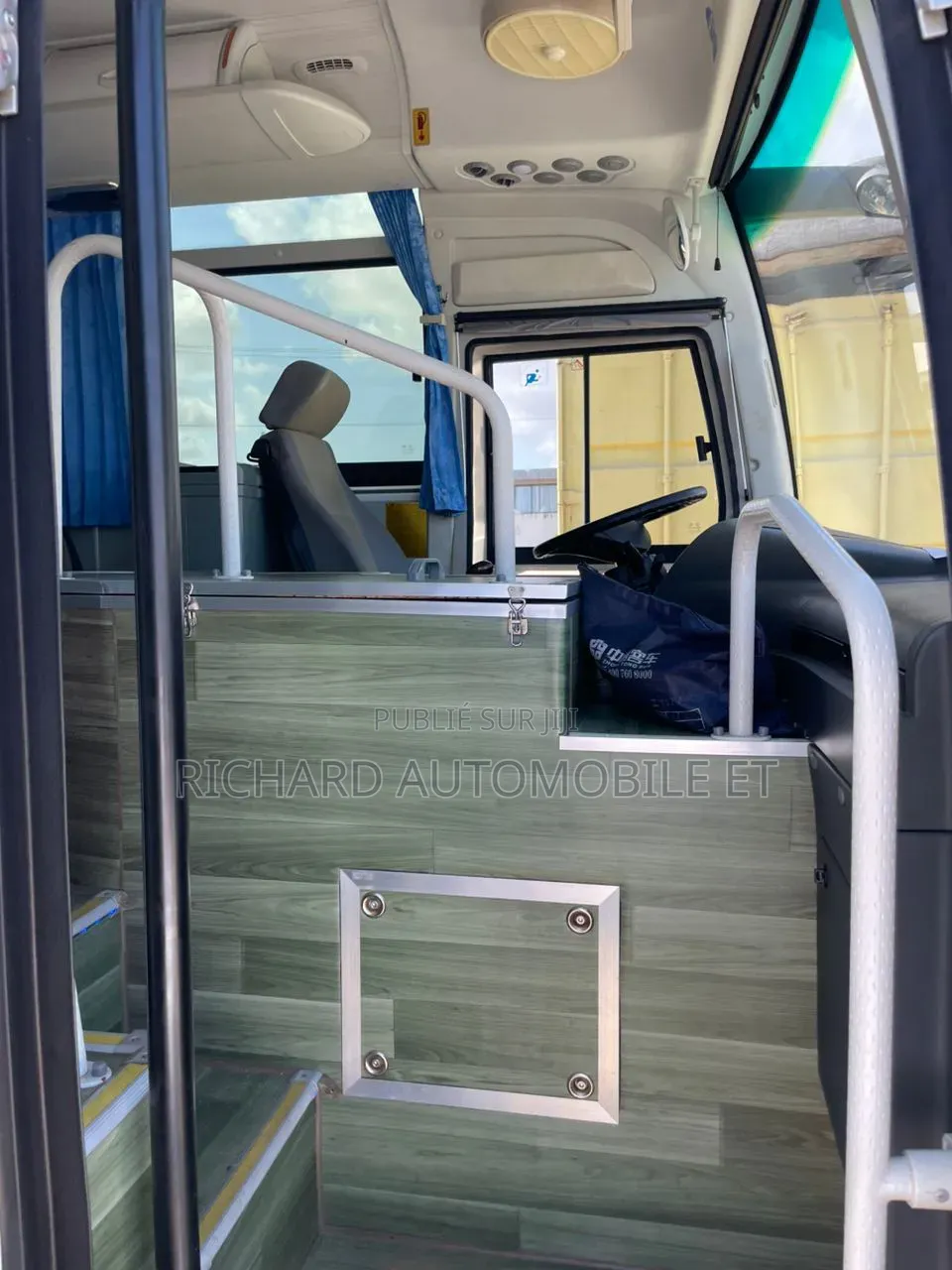 Nouveau Autobus 2025 Blanc