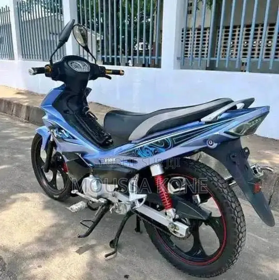Nouveau KTM Duke 125 2025 Argenté