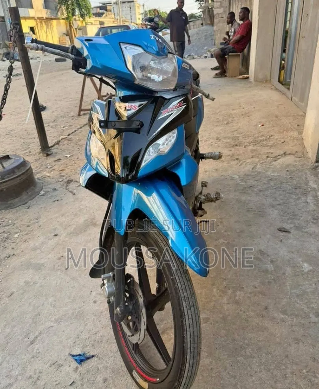 Nouveau TVS Apache 180 RTR 2025 Bleu
