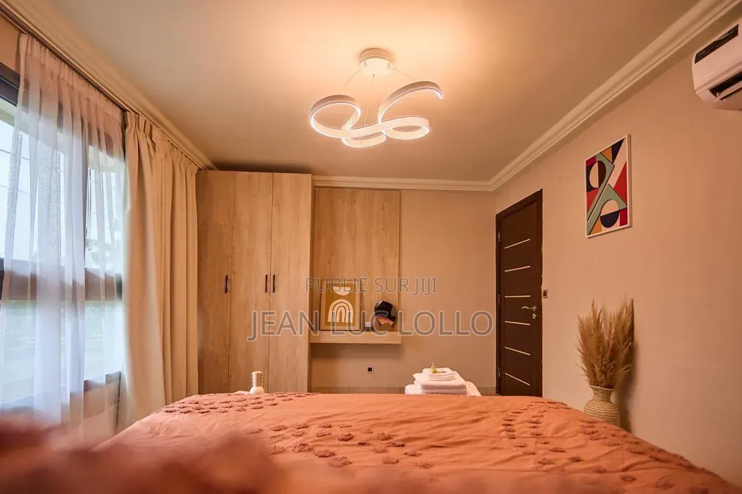Meublé 1chbre Appartement dans Lollo, Cocody à Louer