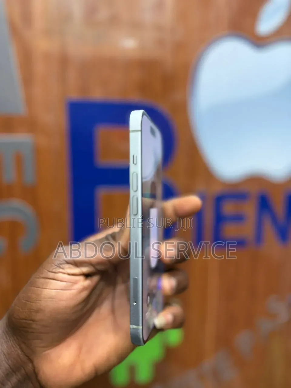 Nouveau Apple iPhone 15 128 GB Vert