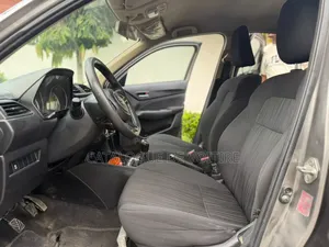 Suzuki Dzire 2024 Gris