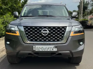 Nissan Patrol 2021 Gris