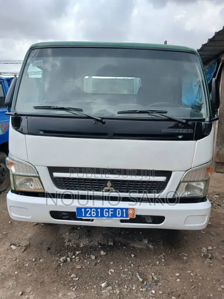 Mitsubishi Fuso 2015
