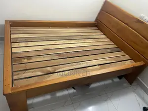 Lit en Bois Massif Très Solide Sans Matelas