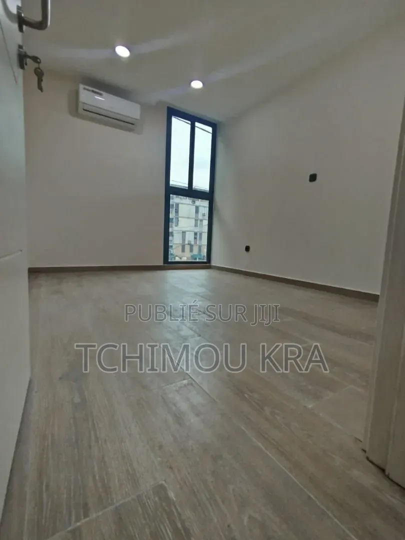 3chbre Appartement dans Adjamé à Louer