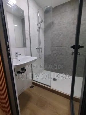 3chbre Appartement dans Adjamé à Louer