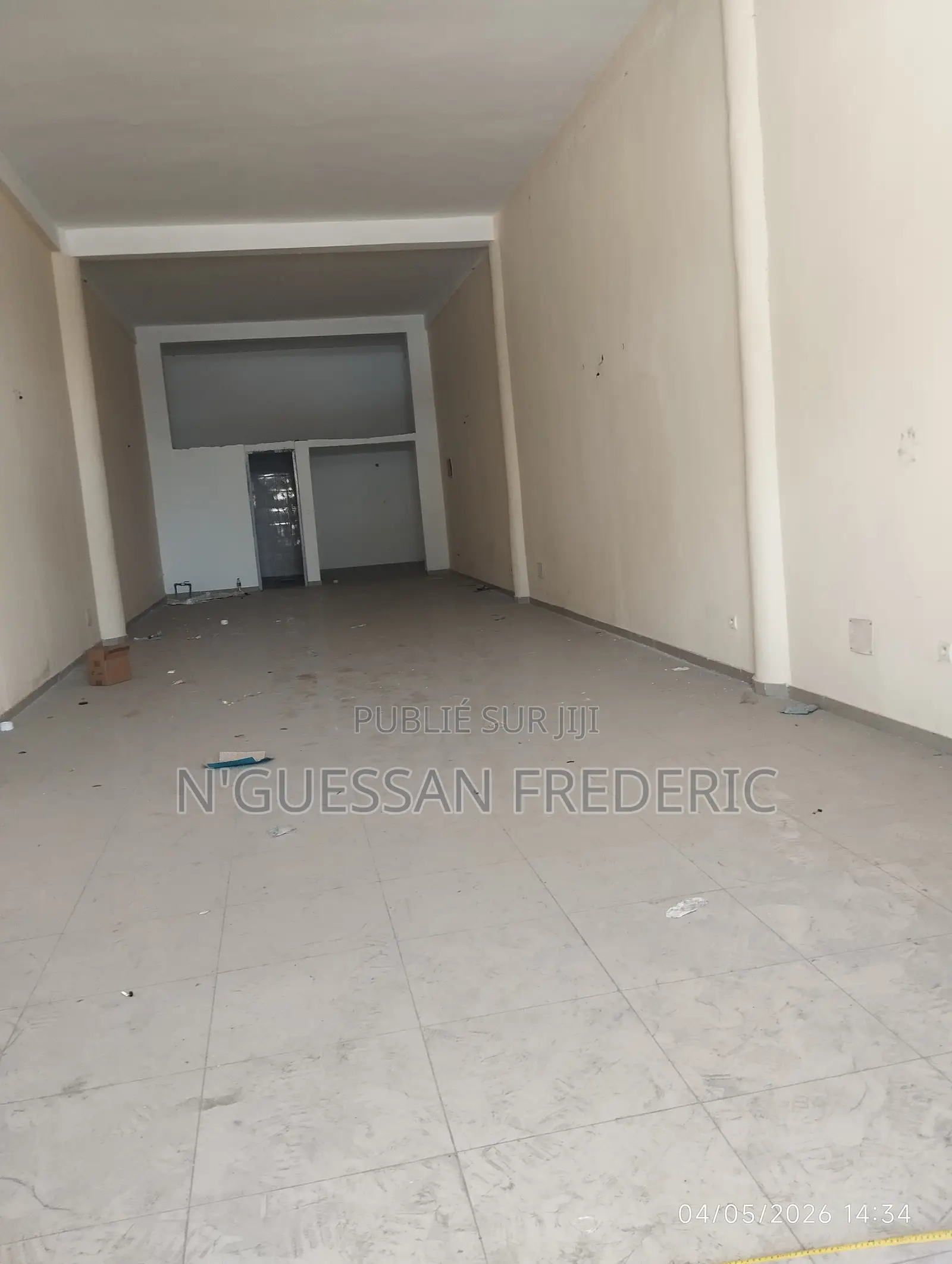2 Magasins Collé De 100m2 À Louer Marcory Zone 4 Bordure Du Goudron