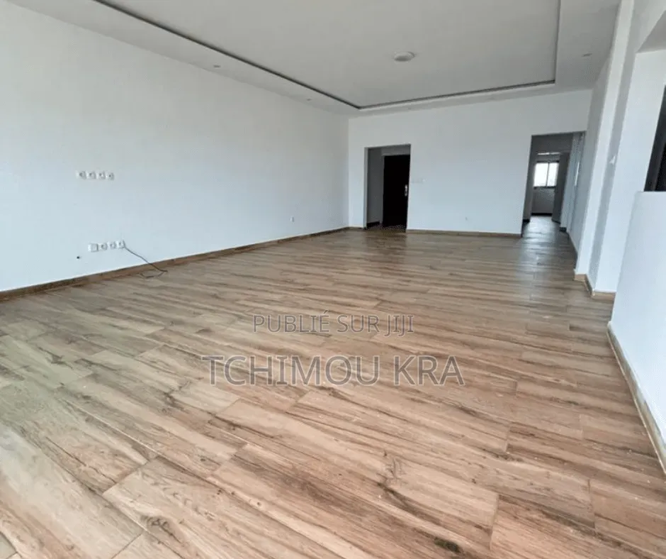 3chbre Appartement dans Mr Tchimou, Cocody à Louer