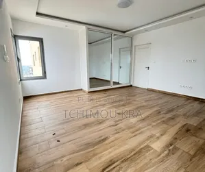 3chbre Appartement dans Mr Tchimou, Cocody à Louer