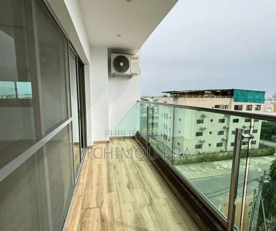 3chbre Appartement dans Mr Tchimou, Cocody à Louer