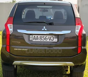 Mitsubishi Montero Sport 2021 Marron