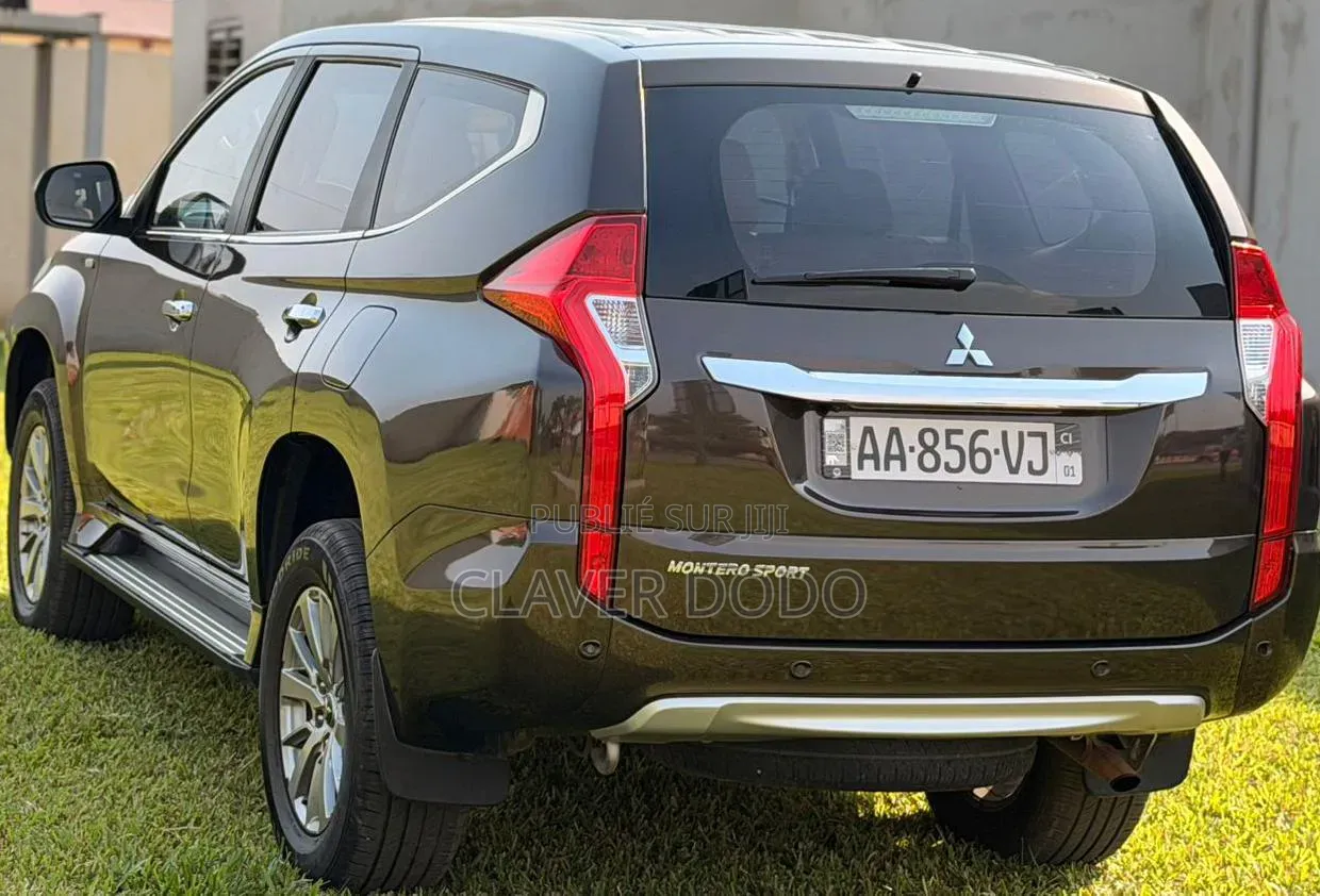 Mitsubishi Montero Sport 2021 Marron