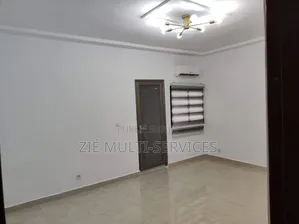 Meublé 11chbre Blocs d'appartements dans Zié Multi-Service, Yopougon